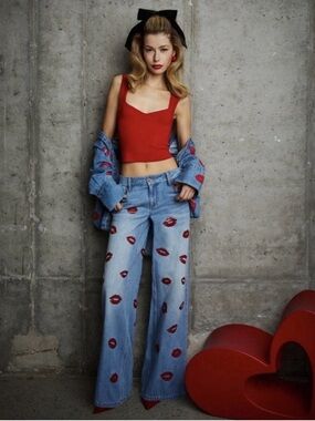 Alice + Olivia Amazing Jean Lips Wide Leg Current Season - Size 30 MSRP $550